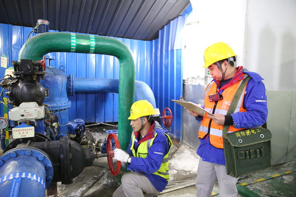 阿坝片区 出产现场安插安措 摄影：格西拉木.JPG