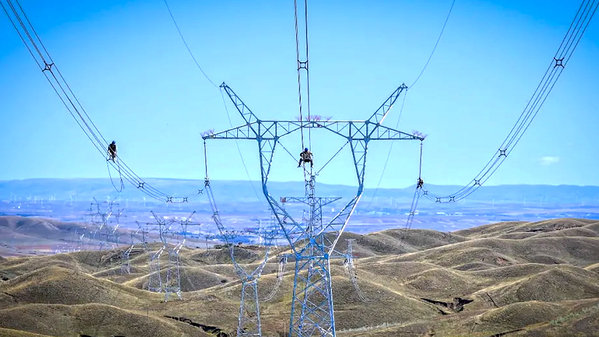 内蒙古春坤山至武川500千伏输电工程 (5).jpg