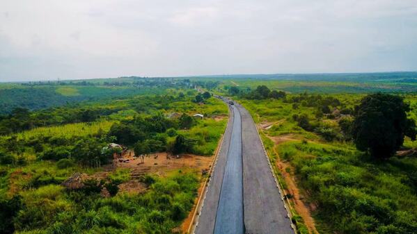 卡南加-卡兰班布吉路路建设项目 字邵斌 摄.jpg